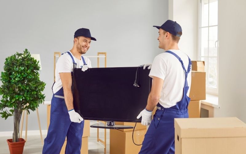 How much does it cost to hire a moving company?
