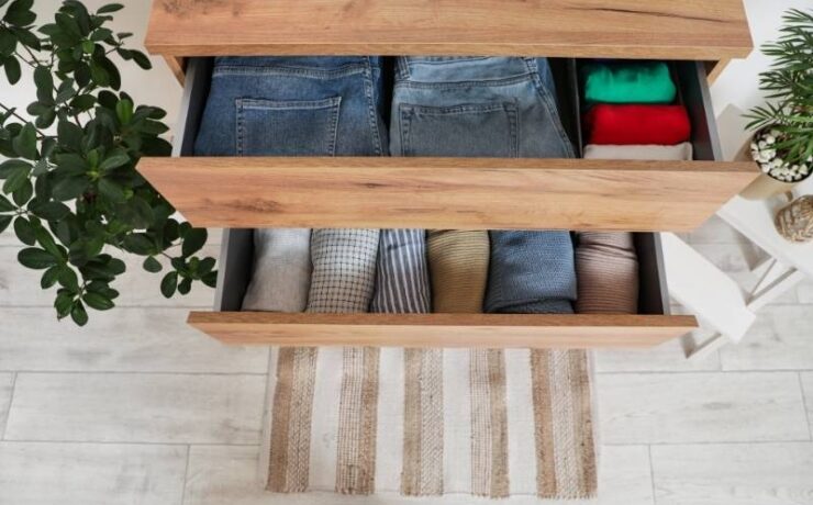 Will movers move dressers with clothes in them?