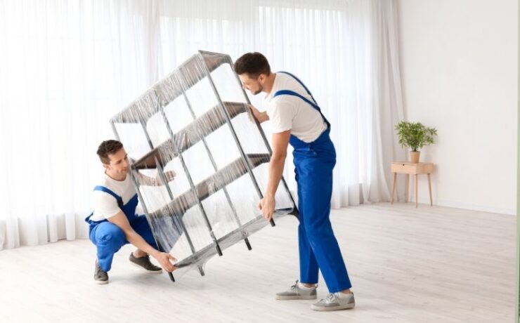What are the benefits of hiring a trash removal service?